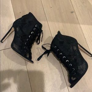 Zara lace high heel bootie